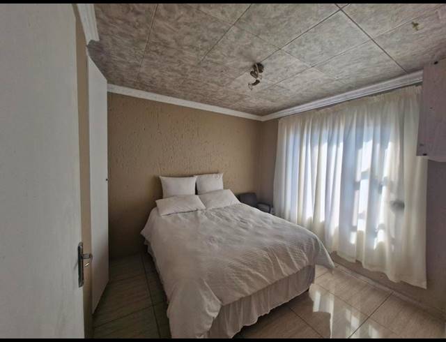 2 BEDROOM APARTMENT FOR SALE IN WINCHESTER HILLS